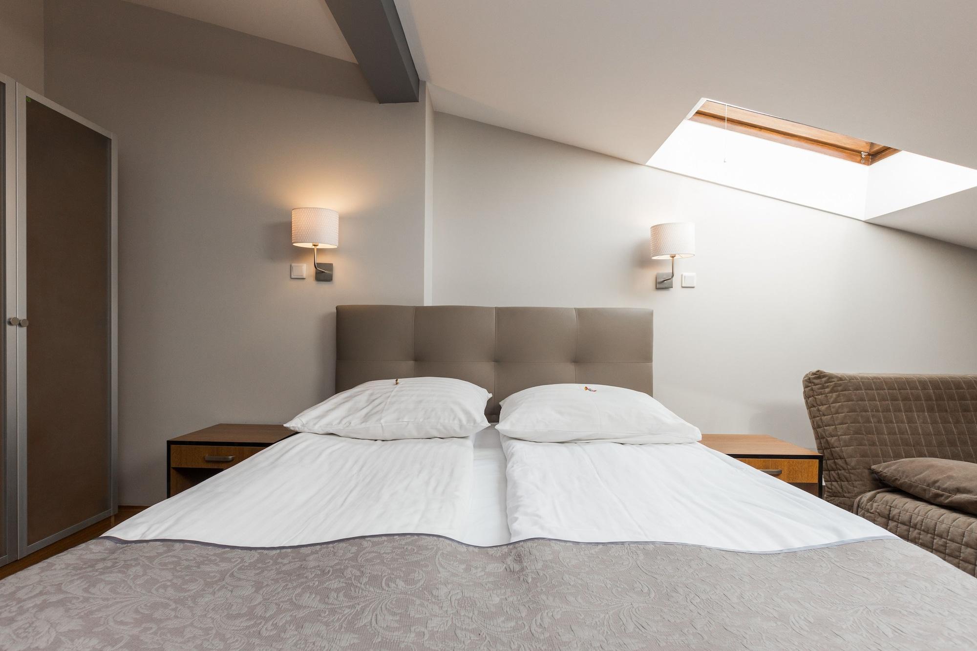 Hotel Floryan Old Town Краков Экстерьер фото