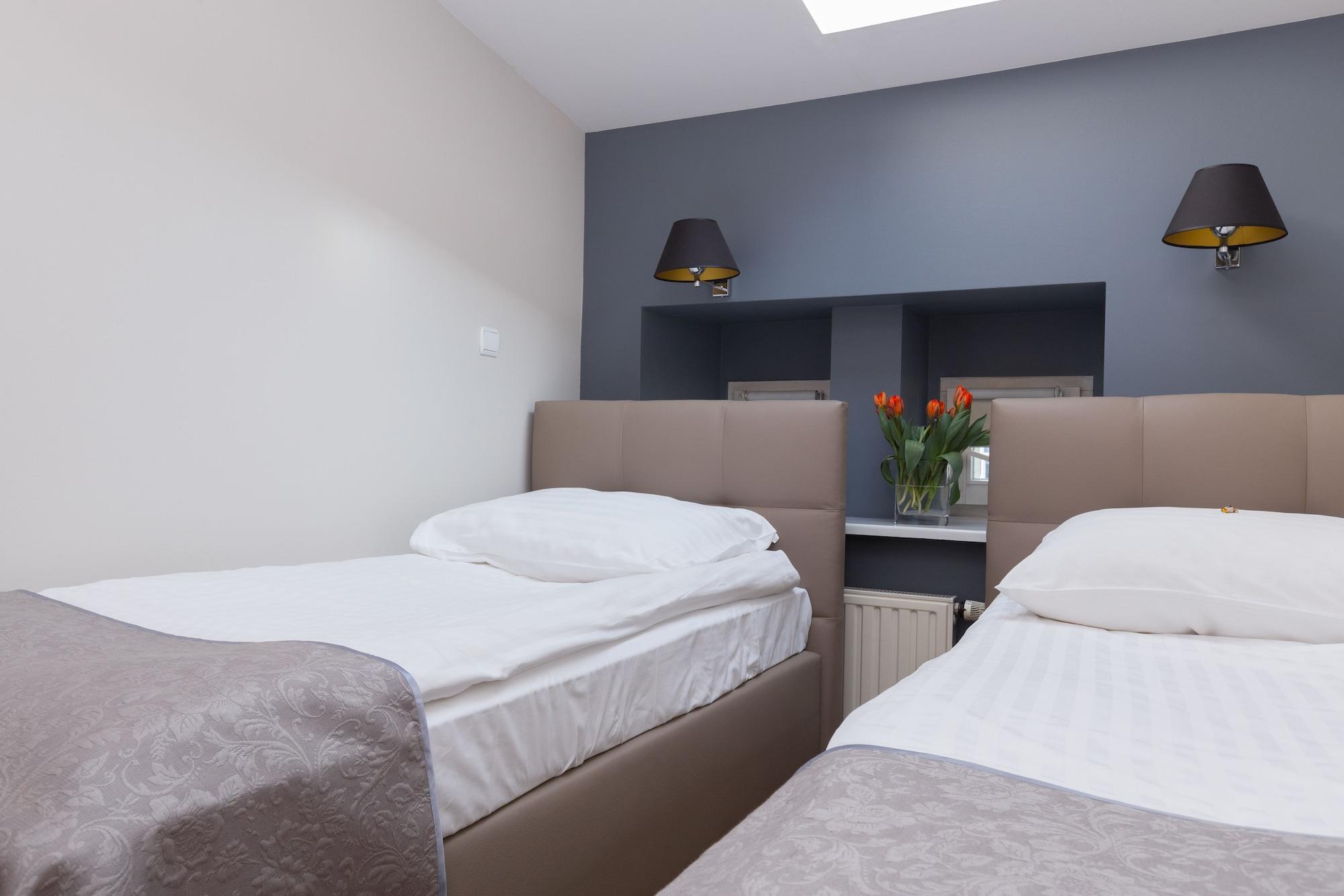 Hotel Floryan Old Town Краков Экстерьер фото