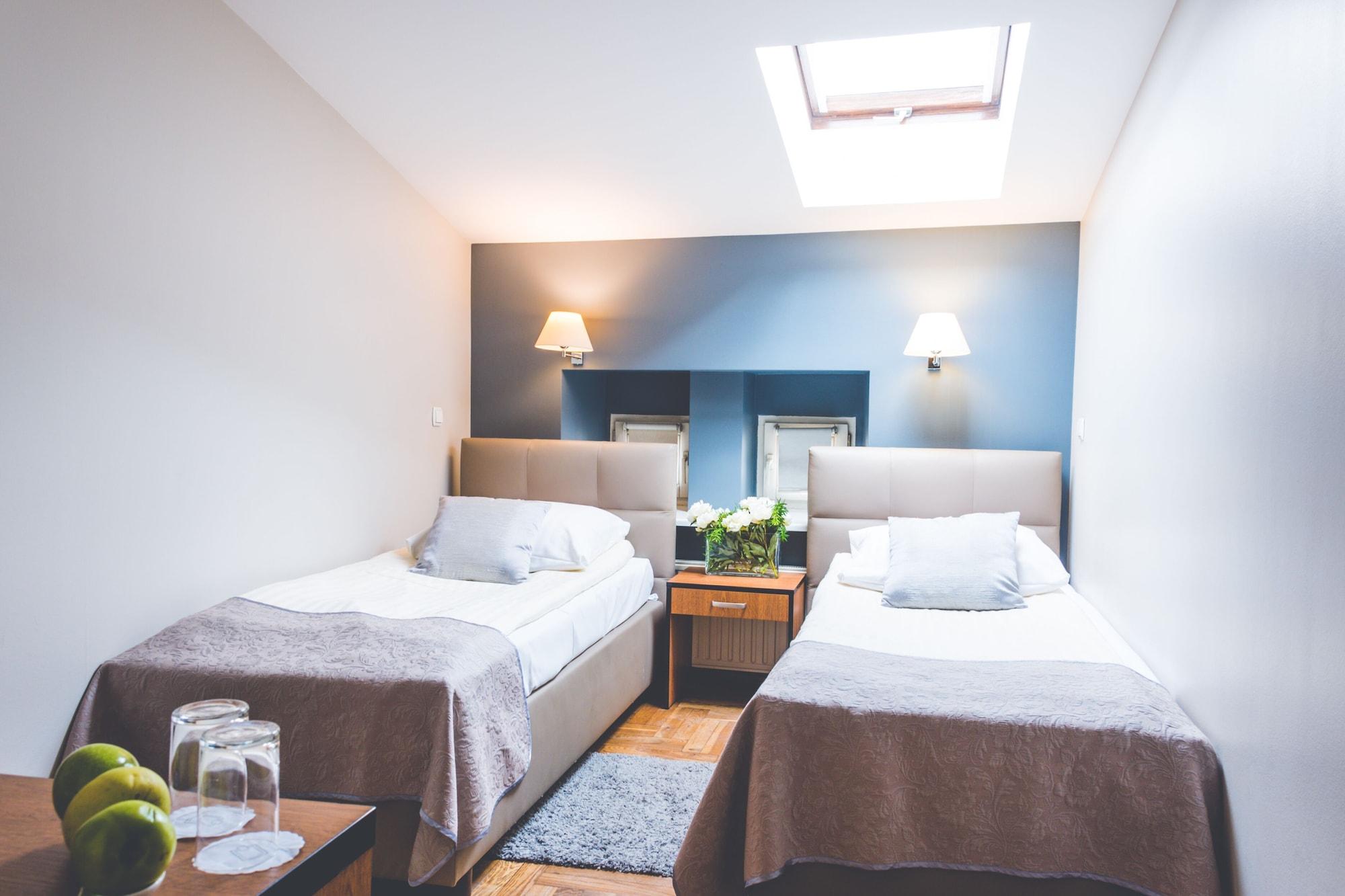Hotel Floryan Old Town Краков Экстерьер фото