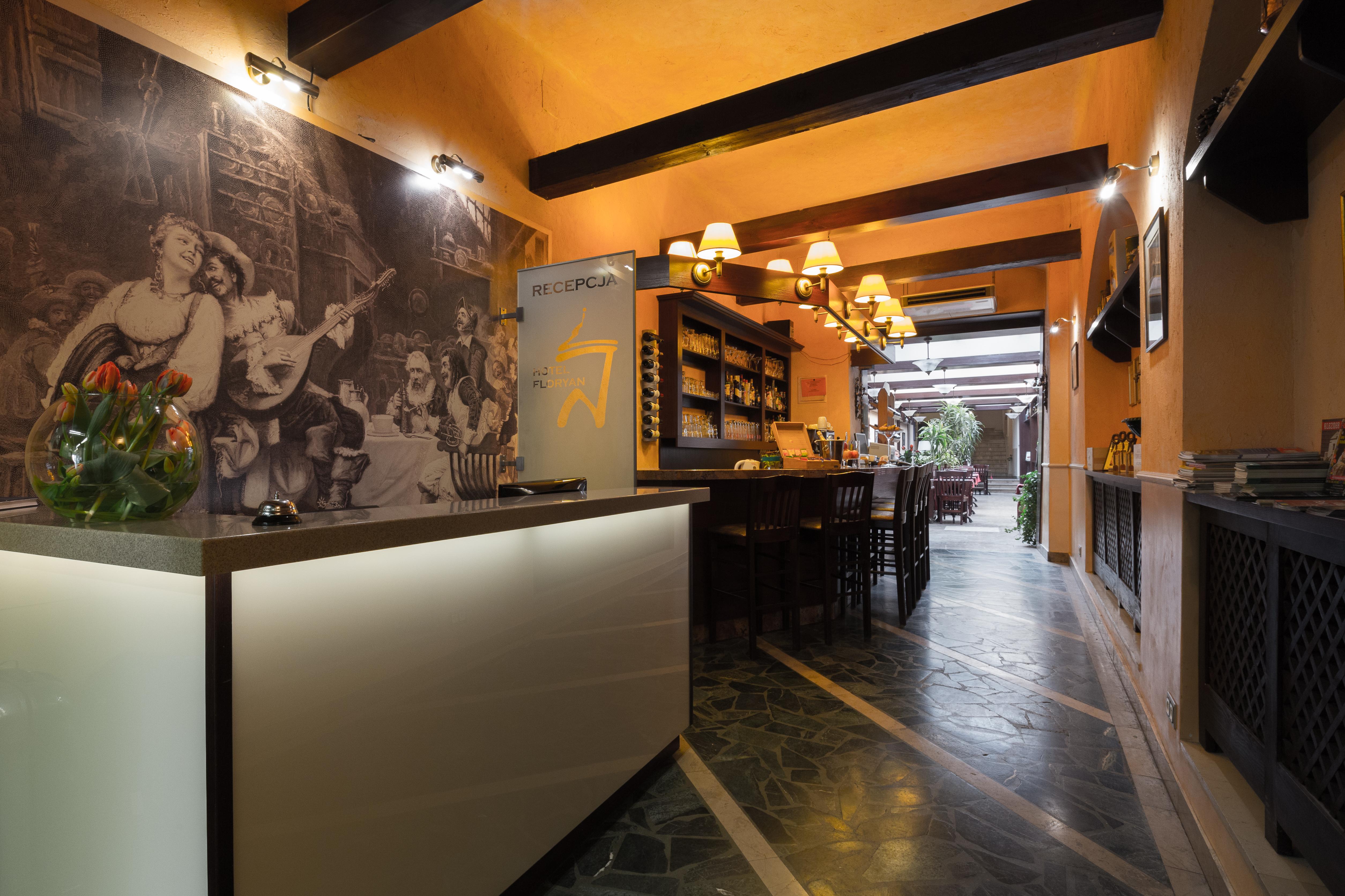 Hotel Floryan Old Town Краков Экстерьер фото