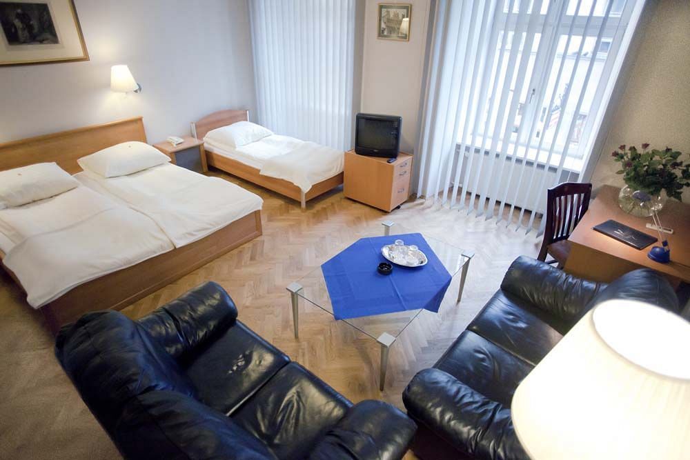Hotel Floryan Old Town Краков Экстерьер фото