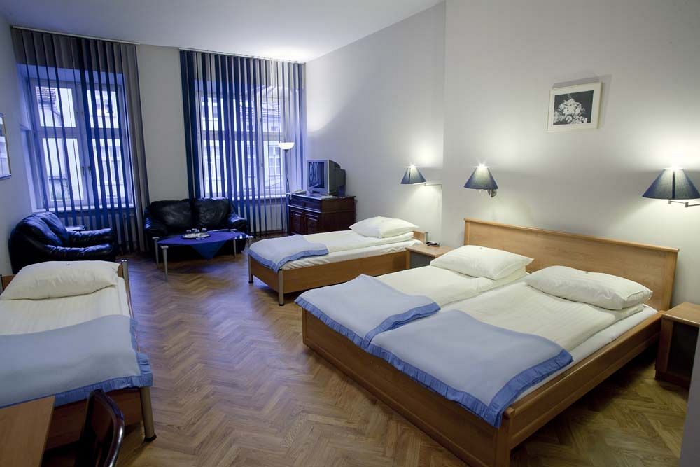Hotel Floryan Old Town Краков Экстерьер фото