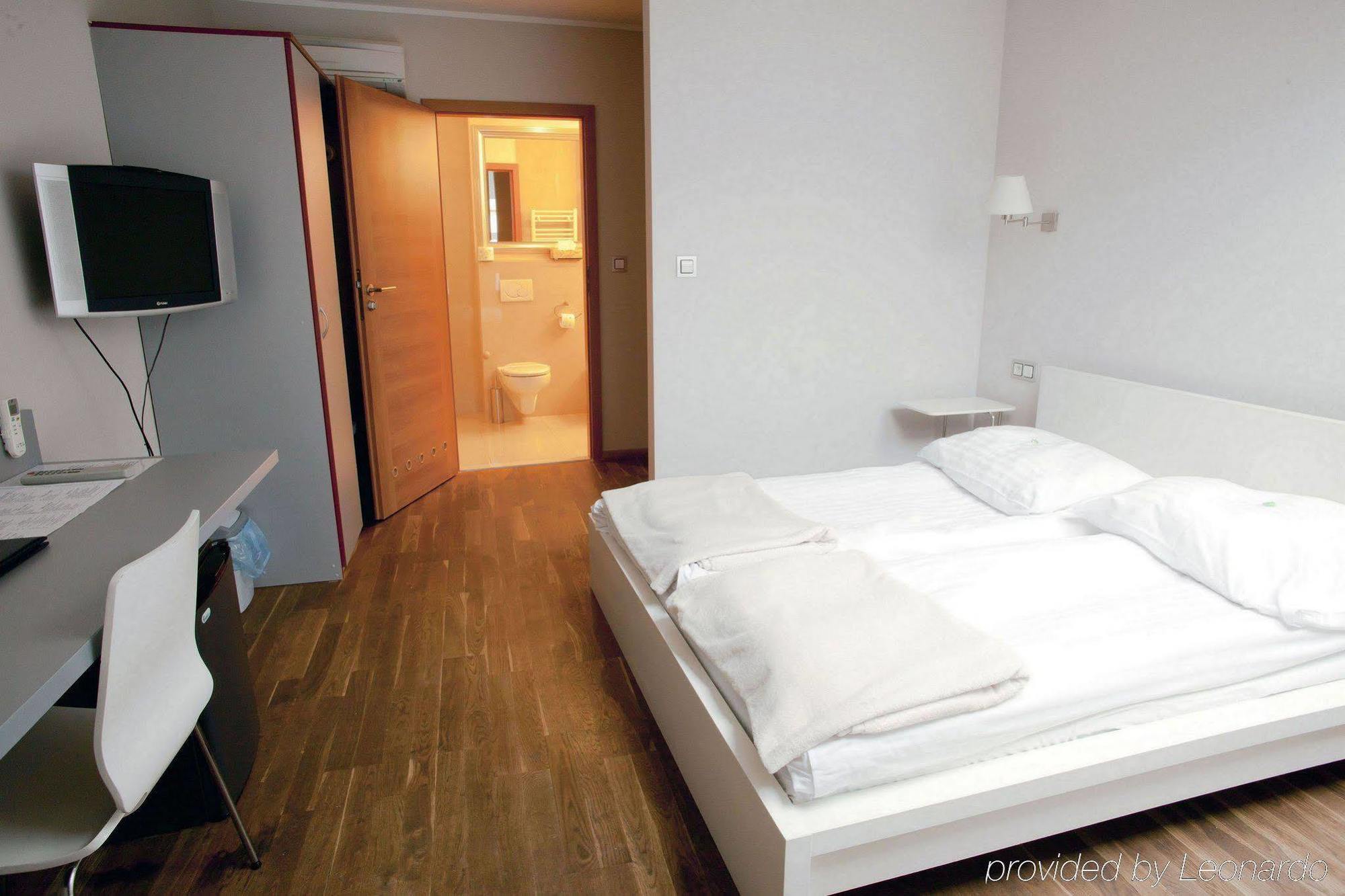 Hotel Floryan Old Town Краков Номер фото