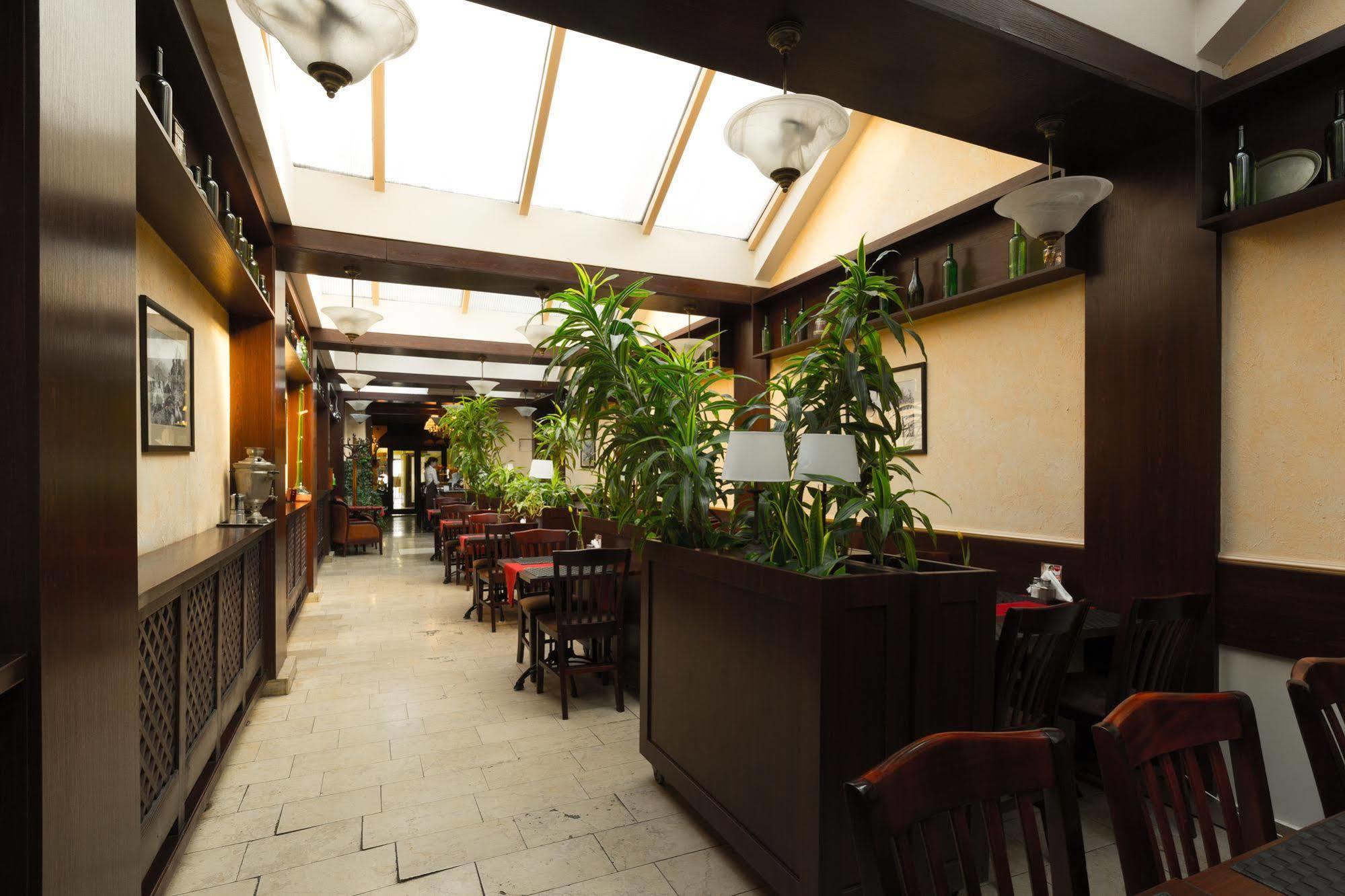 Hotel Floryan Old Town Краков Экстерьер фото